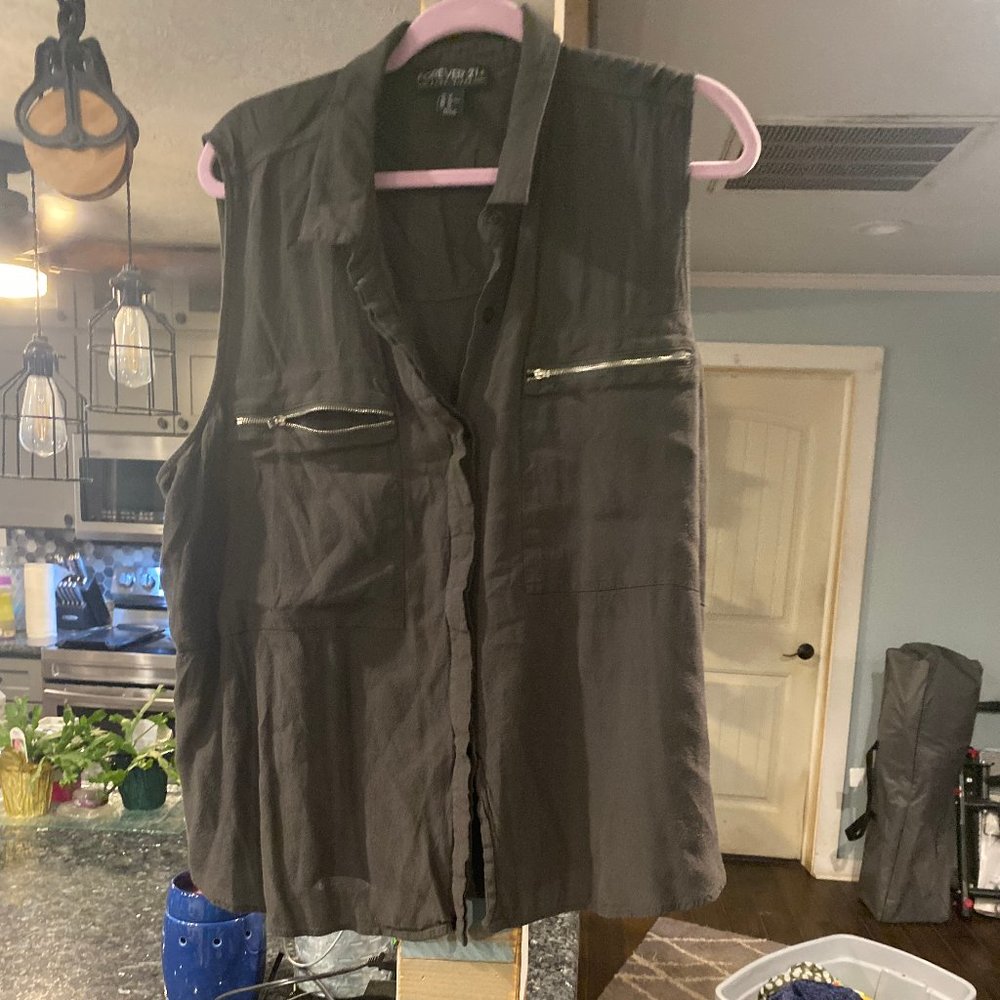 Green linen type sleeveless button up with zippered pocket